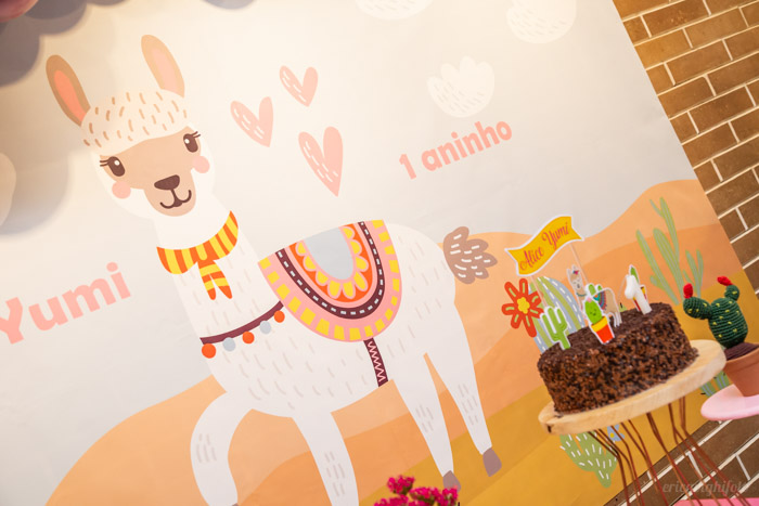 Painel de fundo da decoração de aniversário com tema llama